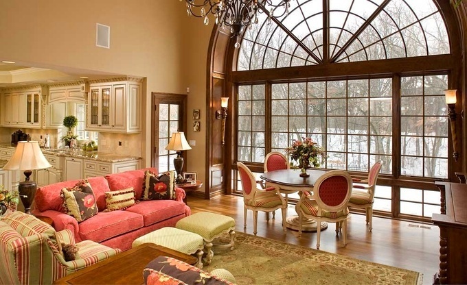 风水问答:客厅墙面悬挂字画、装饰品等有何禁忌?